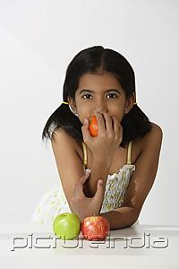 PictureIndia - girl smelling orange