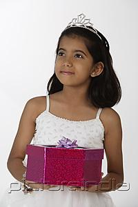 PictureIndia - girl holding gift