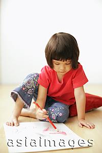 Asia Images Group - Young girl drawing on drawing pad, sitting on floor