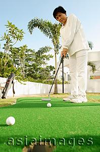 Asia Images Group - Senior woman playing golf