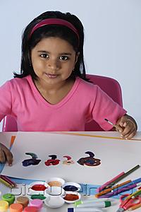 PictureIndia - Little girl painting
