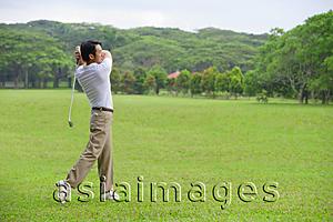 Asia Images Group - Golfer teeing off